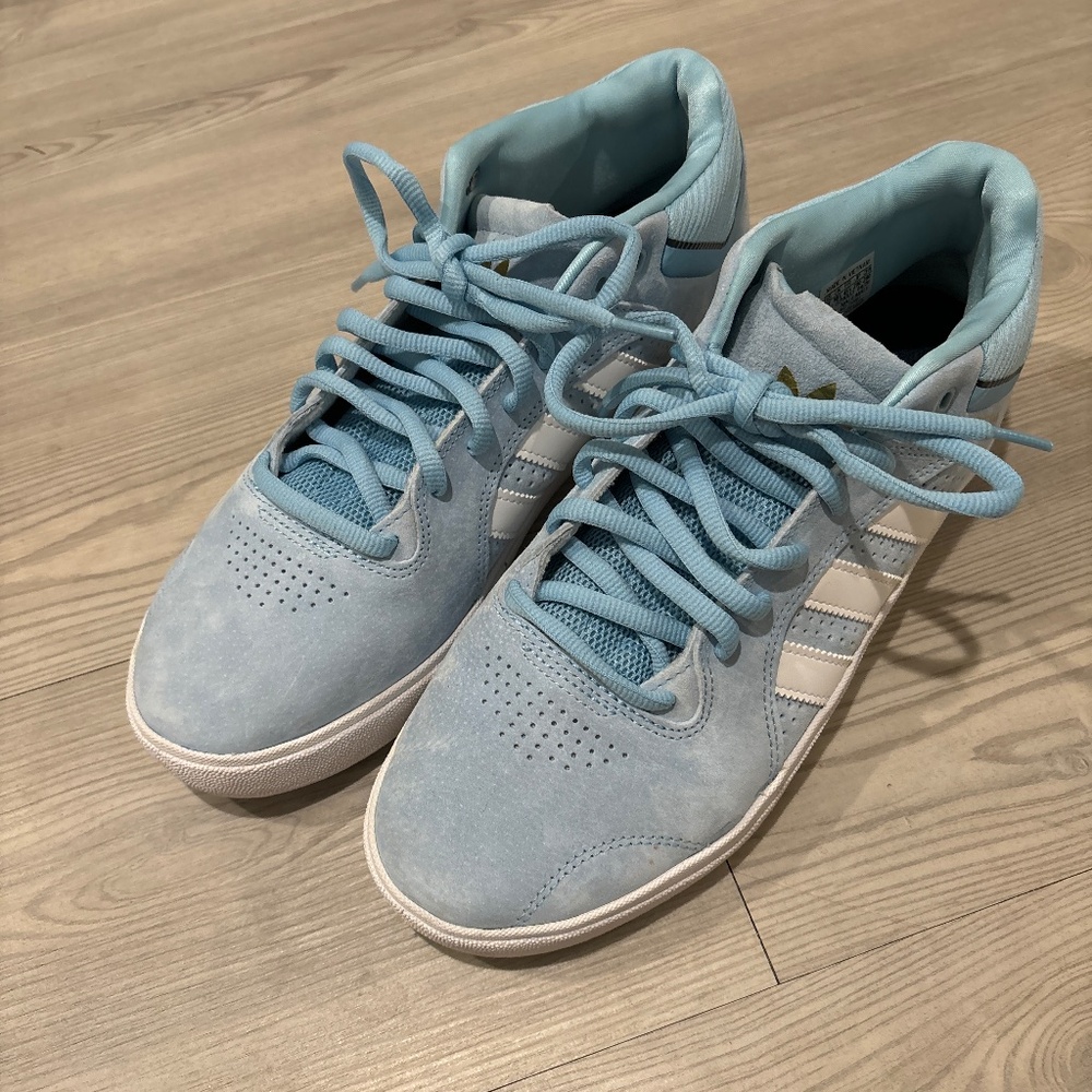 Adidas men’s blue suede sneaker